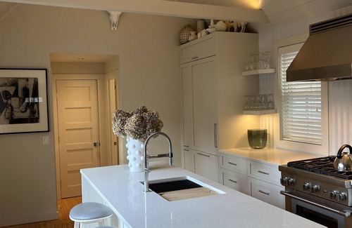 Provincetown Cabaña | Casa encantadora y elegante de Cape Cod ubicada en el centro con un increíble espacio al aire libre