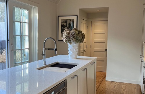 Provincetown Cabaña | Casa encantadora y elegante de Cape Cod ubicada en el centro con un increíble espacio al aire libre
