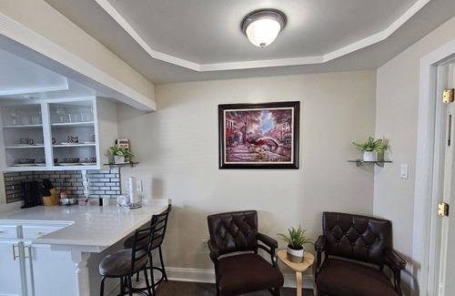Reading Casa | Charming and enchanting apartment in uptown Reading with a mountain view.