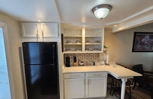Reading Casa | Charming and enchanting apartment in uptown Reading with a mountain view.