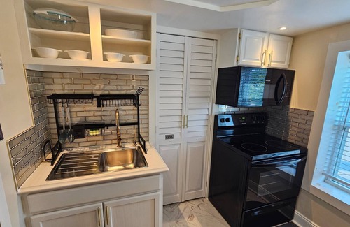 Reading Casa | Charming and enchanting apartment in uptown Reading with a mountain view.