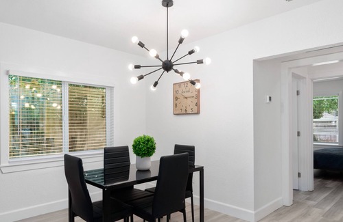Woodlake Casa | CHARMING AND MODERN 2BD BUNGALOW IN SAC