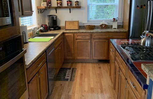 Oswego Casa | Charming and newly-renovated 1850's house in quiet residential neighborhood