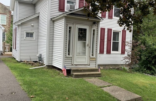 Oswego Casa | Charming and newly-renovated 1850's house in quiet residential neighborhood