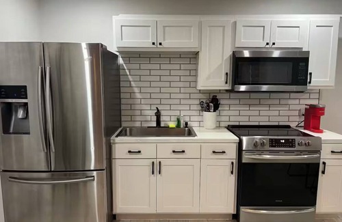 Brownsville Casa | Charming and Peaceful 2-bedroom house in delightful Brownsville.