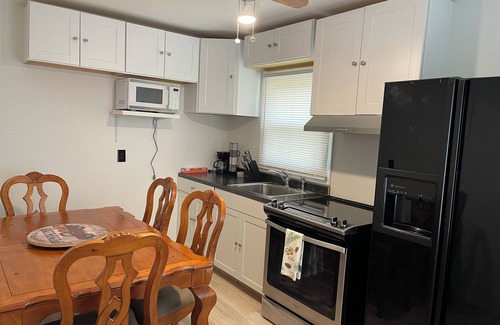 Montague Casa | Charming and peaceful 2-bedroom house in Port Jervis with fireplace.