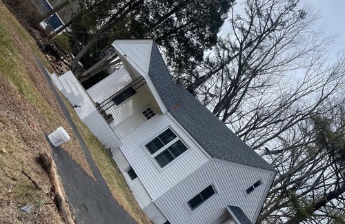 Montague Casa | Charming and peaceful 2-bedroom house in Port Jervis with fireplace.