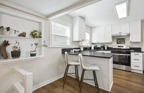 Southeastern Sacramento Cabaña | Charming and private 1bedroom cottage in Sacramento w/ large yard, WiFi and AC
