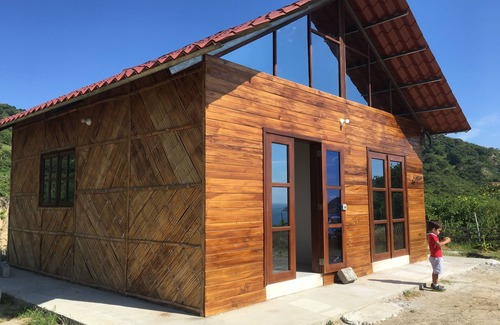 Manta Chalet De Esquí | Encantadora y Tranquila Casa de Playa Vista al Mar