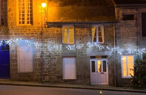 Lonlay-l'Abbaye Casa | Charming and Spacious Traditional Village House