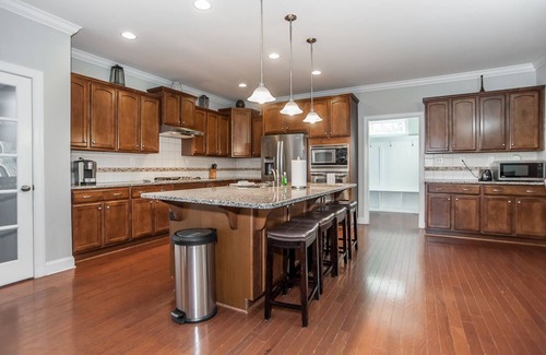 McCain Casa | Charming and spacious 6BR home near UNC, Duke, RTP
