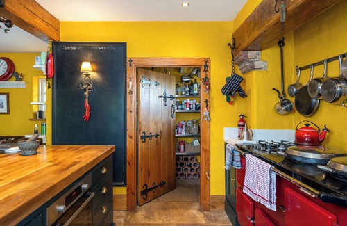 Ballynacarrigy Otro | Charming and spacious 6-bedroom farmhouse close to Center Parcs