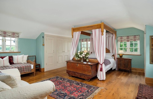 Ballynacarrigy Otro | Charming and spacious 6-bedroom farmhouse close to Center Parcs