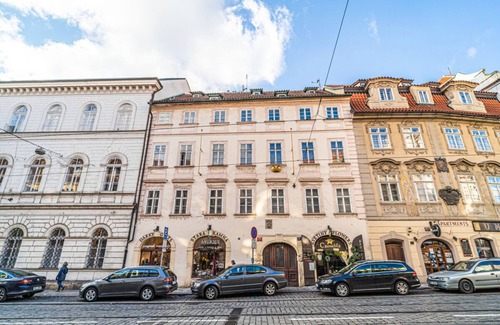 Mala Strana Apartamento | Charming Apartment in 400 yr old House, 4 Mins walk from the Charles Bridge