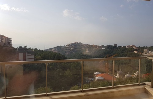Duhur ash Shuwayr Apartamento | Apartamento encantador con impresionantes vistas en Beit Misk