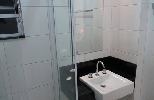 Copacabana Apartamento | Encantador apartamento a 50 metros de la playa de Copacabana. Seguro y tranquilo.