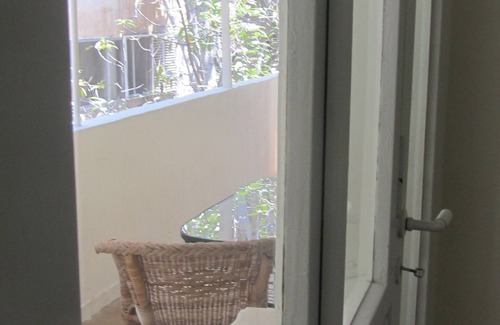 Tel Aviv City Center Apartamento | Encantador apartamento con balcón en el centro de la ciudad.