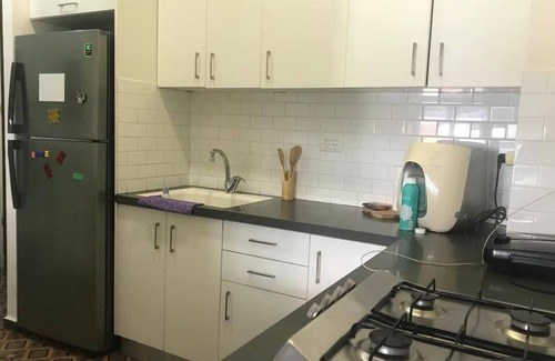 Tel Aviv City Center Apartamento | Charming apartment in the heart of Tel Aviv. Located near all bars/ restaurants!
