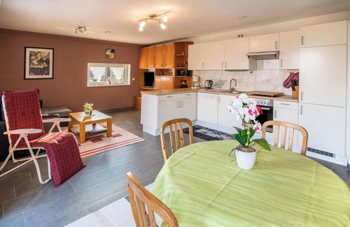 Bad Saulgau Apartamento | Encantador apartamento para familias "Haus Ruther 2" con Wi-Fi, balcón y jardín