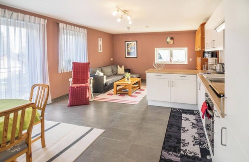 Bad Saulgau Apartamento | Encantador apartamento para familias "Haus Ruther 2" con Wi-Fi, balcón y jardín