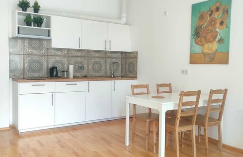 Rudolfsheim-Funfhaus Apartamento | Charming apartment for 4