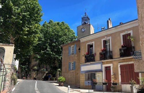 Villecroze Apartamento | Charming apartment in the beautiful medieval village of Villecroze