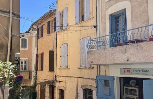 Villecroze Apartamento | Charming apartment in the beautiful medieval village of Villecroze
