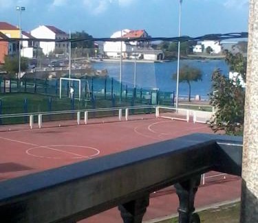 O Grove Apartamento | Charming Apartment in El Grove, Sea View