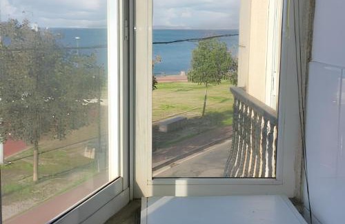 O Grove Apartamento | Charming Apartment in El Grove, Sea View