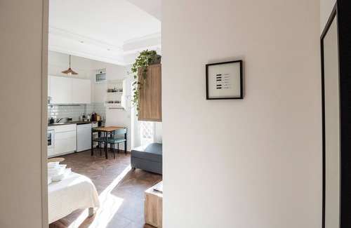 EUR Apartamento | Encantador Apartamento en Roma EUR Laghetto con Terraza y Aparcamiento Gratuito