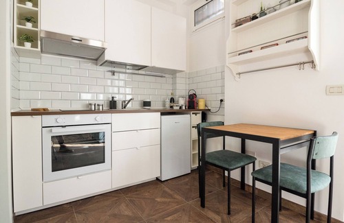 EUR Apartamento | Encantador Apartamento en Roma EUR Laghetto con Terraza y Aparcamiento Gratuito