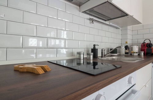 EUR Apartamento | Encantador Apartamento en Roma EUR Laghetto con Terraza y Aparcamiento Gratuito