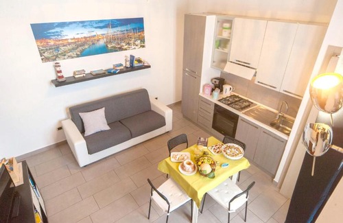 Trani Apartamento | Charming Apartment in Trani with City View and Parking.