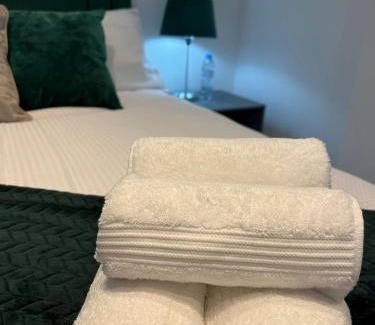 Ealing Broadway Apartamento | Charming Apartment in West Ealing, 12 Mins to Central London by Train, Free Parking, 8-Min Walk to Station