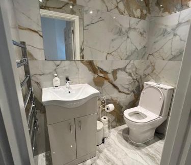 Ealing Broadway Apartamento | Charming Apartment in West Ealing, 12 Mins to Central London by Train, Free Parking, 8-Min Walk to Station