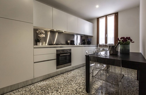 San Polo Apartamento | Charming Apartment on the Grand Canal R&R