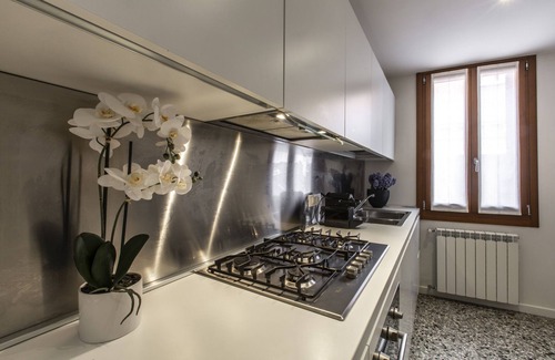 San Polo Apartamento | Charming Apartment on the Grand Canal R&R