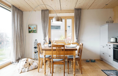 Mitloedi Apartamento | Charming Apartment Strohballenhaus in Scenic Amden, Switzerland