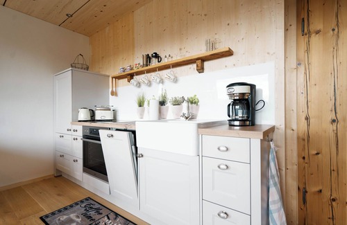 Mitloedi Apartamento | Charming Apartment Strohballenhaus in Scenic Amden, Switzerland