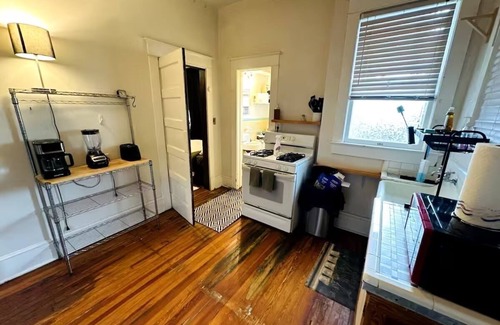 University Heights Apartamento | Charming apartment in awesome Gainesville with AC