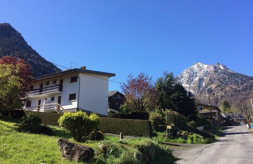 Cauterets Apartamento | Encantador Apartamento con Chimenea en Cauterets - Se Admiten Mascotas, Parking y Terraza