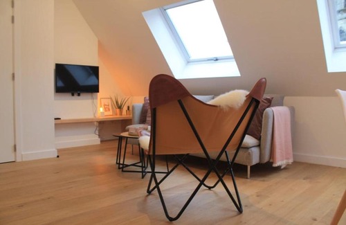 Historisch centrum Apartamento | Charming Apartment with Cathedral View! On the 4th floor