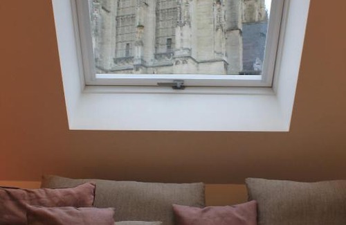 Historisch centrum Apartamento | Charming Apartment with Cathedral View! On the 4th floor