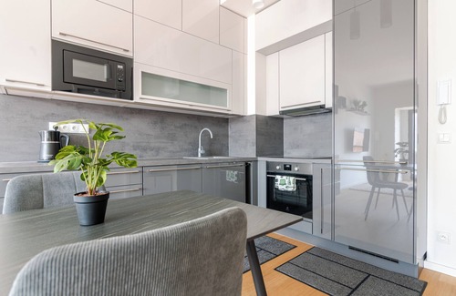 Holesovice Apartamento | Charming Apartment with AC, Balcony and Parking in lovely Prague