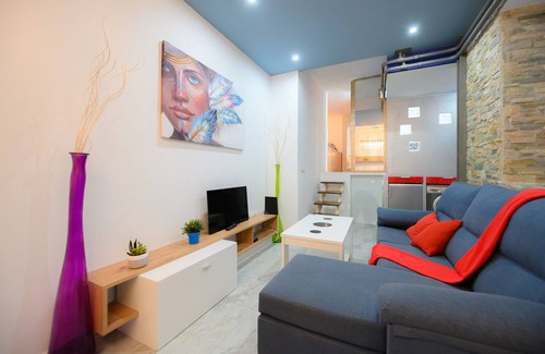 Ibiza Apartamento | Encantador Apartamento con Patio Privado en el Corazón de Madrid, Frente al Parque del Retiro MPE51