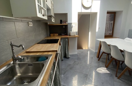 Cluny Apartamento | Encantador apartamento con terraza en el centro histórico de Cluny