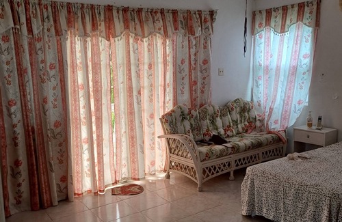 Ivy Apartamento | Charming apt in Bridgetown Barbadosclose to strip mall with most amenities