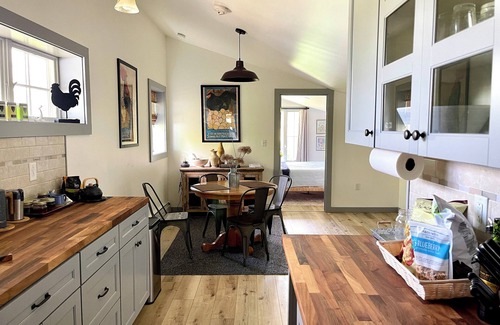 Cambridge Apartamento | Charming Apt, Mt View, Pickle Ball, "Where the Wild Things Are" Private Retreat