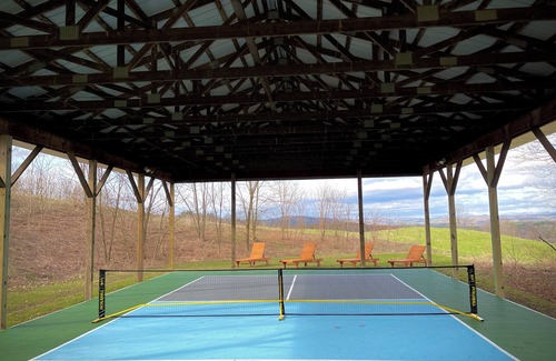 Cambridge Apartamento | Charming Apt, Mt View, Pickle Ball, "Where the Wild Things Are" Private Retreat