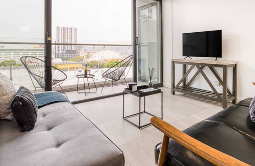 Avenida Revolucion Apartamento | Charming Apt w/Balcony|Gym+Lounge+Business Center